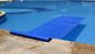 مضاد للأشعة فوق البنفسجية 100um 200um غطاء شمسي لحمام السباحة أزرق اللون PE Bubble Blanket Solar Pool Cover